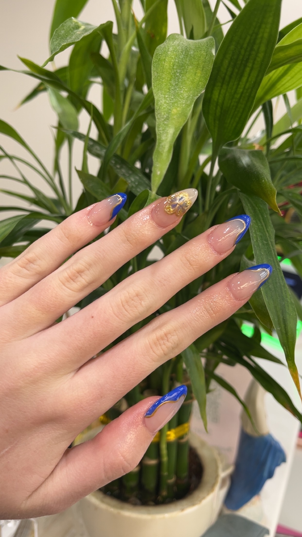 LE Nail & Spa nail photo 2
